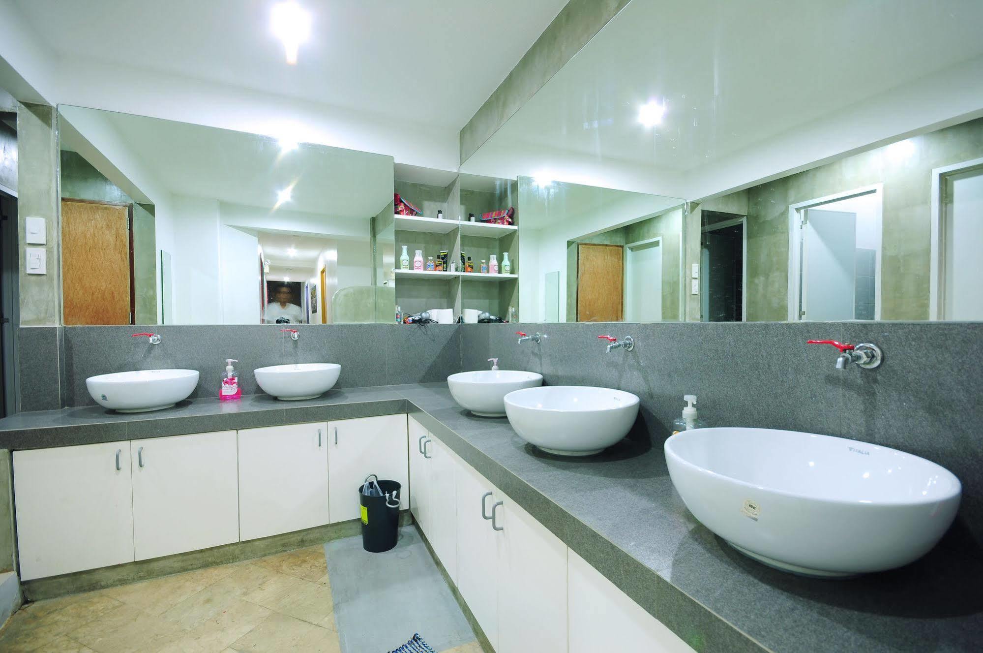 Mnl Boutique Hostel Makati City Ngoại thất bức ảnh